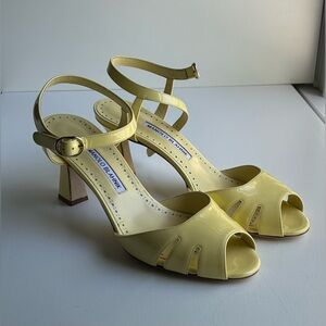NEW WITH TAG!
Manolo Blahnik Habanera Pump.